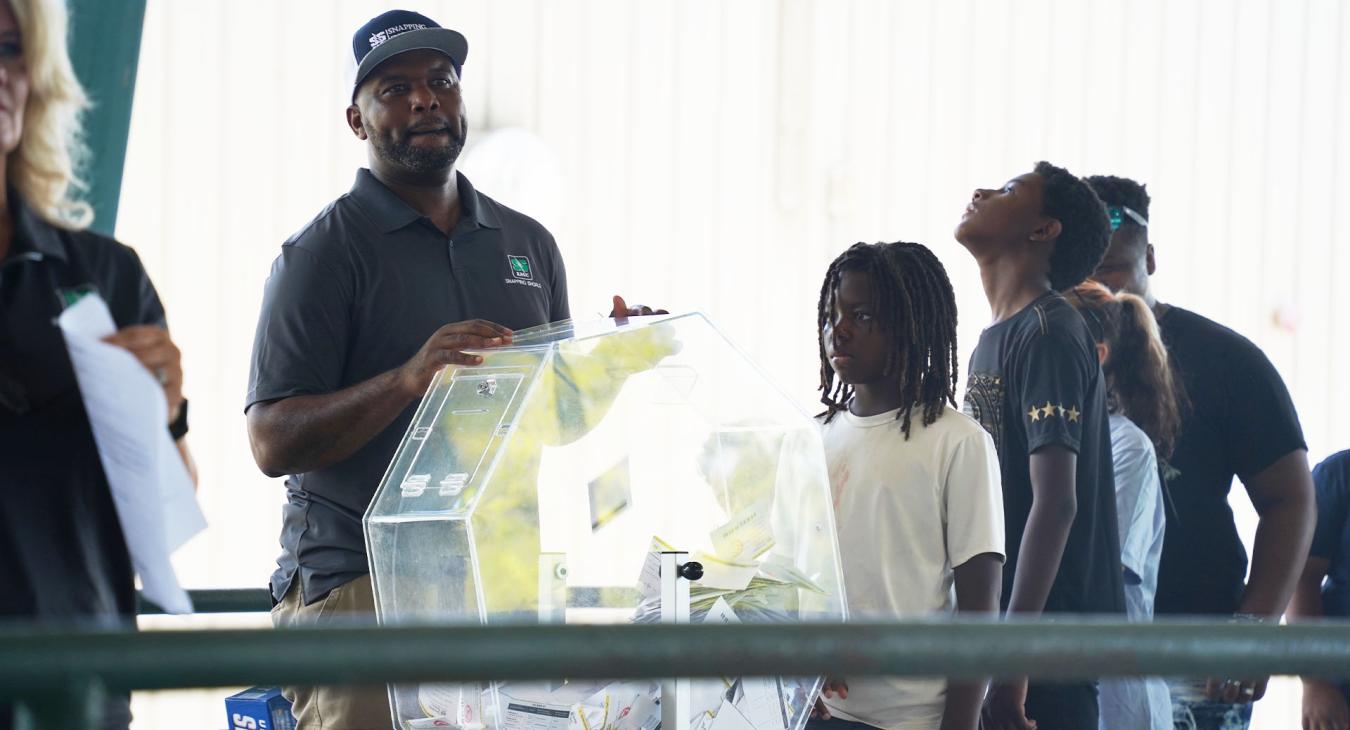 Children help select door prize winners