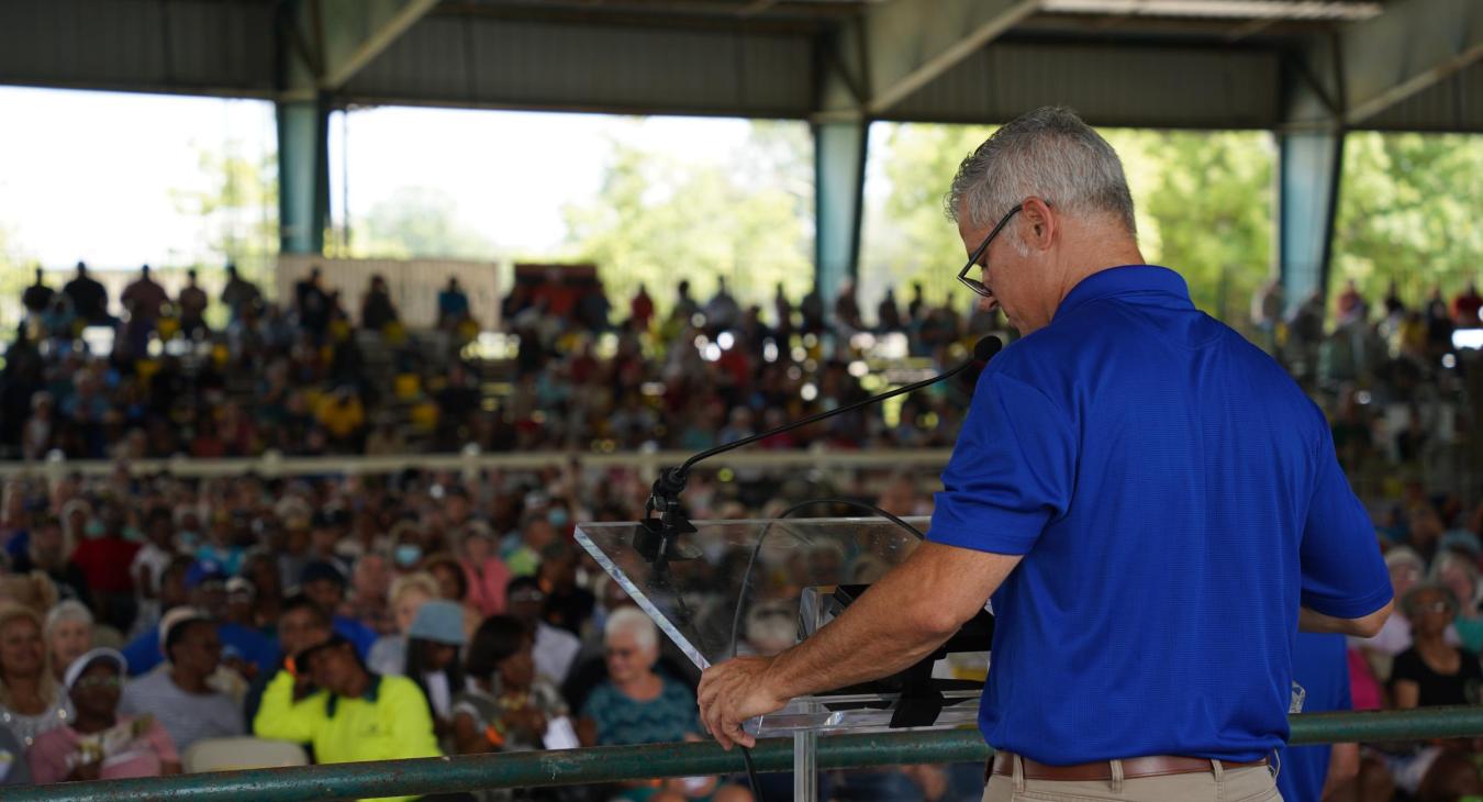 Prizes raffled off while thousands watch